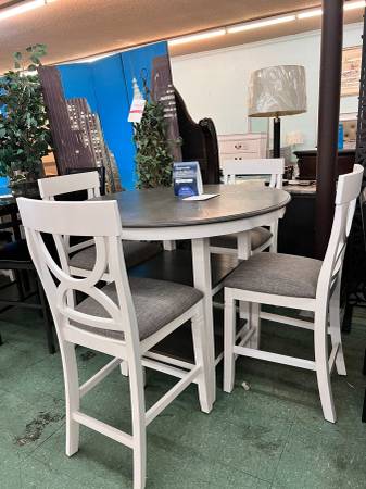 Brand New 5pc Dining Set: Table with four chairs 1