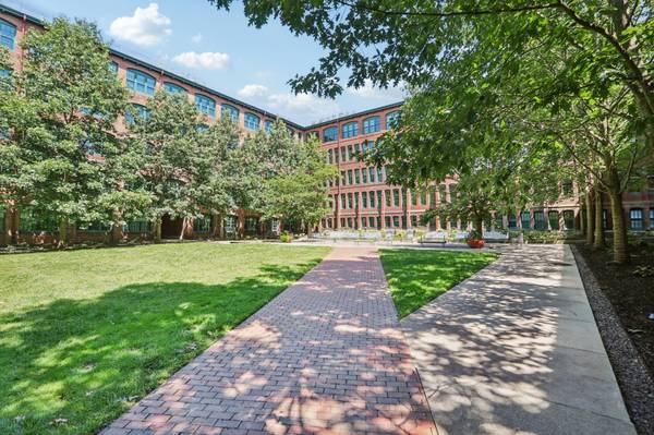 $2,950 / 1br - 1BR w/Amazing River View!  2 MONTHS FREE! Available NOW! (Waltham)63996691127298124