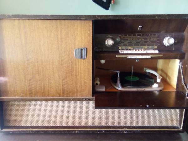 Radio de 100 años en venta, en buen estado a estado excelente - $1.200 (Marlboro)63471346862721122