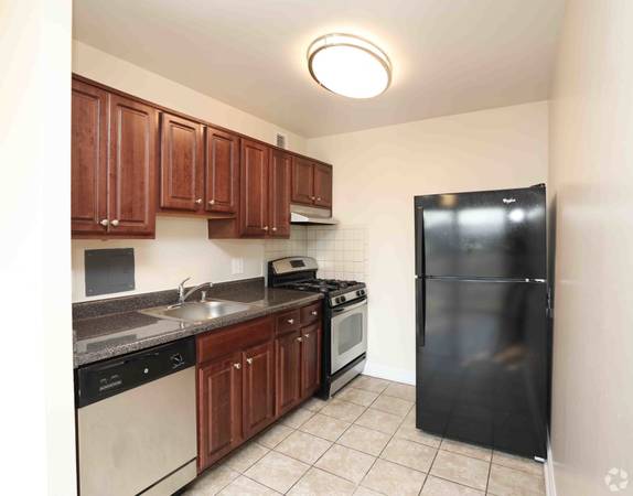 $1,845 / 1 hab. - 750 pies² - Ventiladores de techo, senderos para caminar/ciclar, balcón (5309 Riverdale Rd, Riverdale Park, MD)63896276006915124
