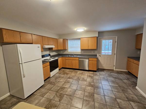 2-BR Apt for Rent 1