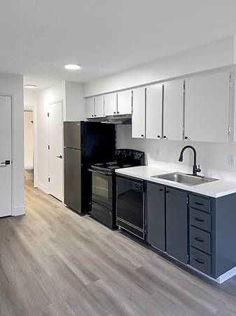 $1,325 / 1br - 680ft2 - Don't Miss This Large Beautiful Top Floor Unit with a Patio! (Gladstone)63842024425347120