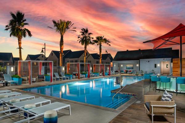 $3,720 / 2br - 1136ft2 - Taquillas para Paquetes, Termostato Inteligente, Casa Club: (1575 Camino Altezza, Chula Vista, 91913)63663753020803120