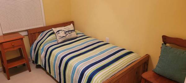 $3,000 / 3br - 3br - CLEAN & COMFORTABLE HOUSE! OFF STREET PARKING & WALK TO BEACH!64218328900737124