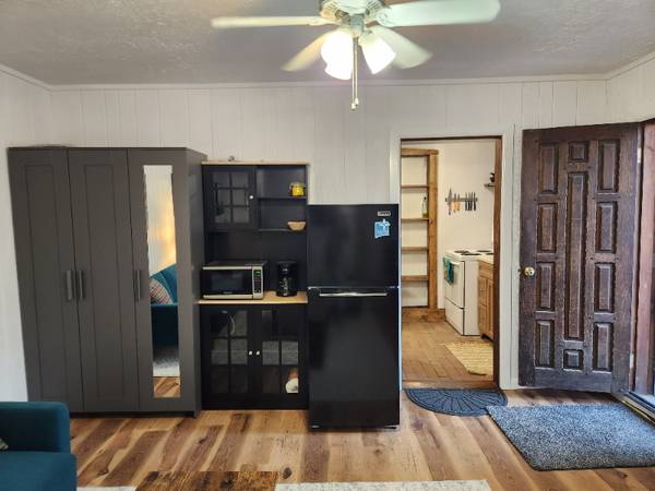 $1195.00 / 375ft2 - Furnished studio apt (utilities included) and 1 mile to plaza63806045010691122