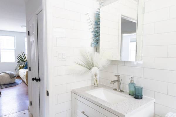 $400 Small furnished space in my apartment (Elmhurst)64033457844099121