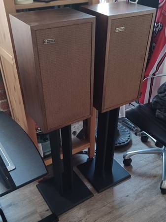 vintage speakers with black stands 1