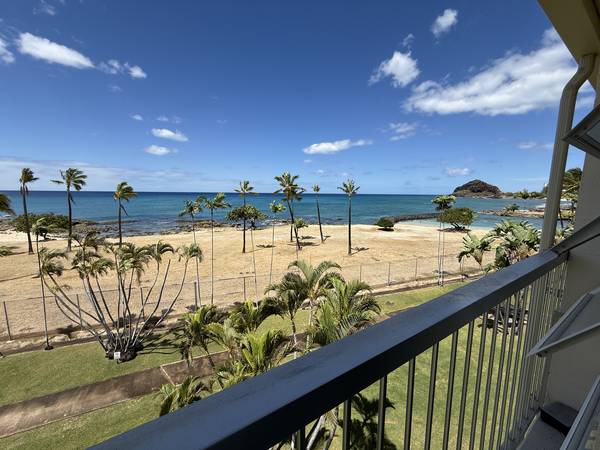 $1,450 / 1br - 412ft2 - WAIANAE     OCEAN FRONT LIVING  @  The Makaha Surfside (Makaha Surfside)63939534798338122
