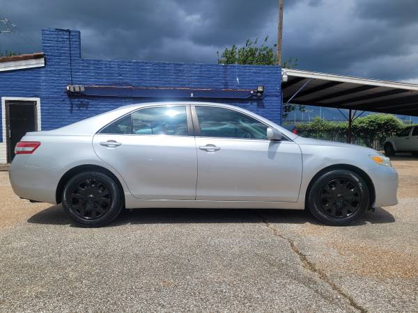 2011 toyota camry 73k miles! - $1,500 (spring branch)63617101471747124