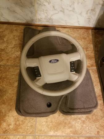 Steering wheel and floor mats for 2010 Ford Escape like new 1