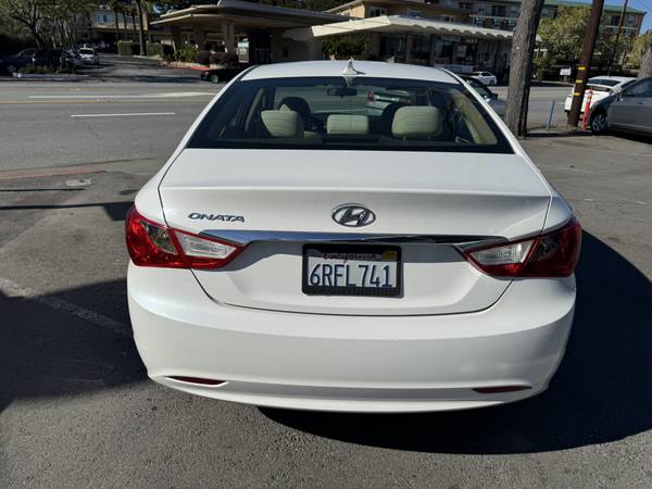 2011 HYUNDAI SONATA GLS. 6 SPEED MANUAL. CLEAN TITLE, PASS SMOG! - $5,999 (san mateo)63624172941953123
