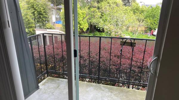 $2,050 / 2br - 948ft2 - Close to Downtown Renton, Near Linear Park, Spacious private decks (Renton)63808084323331124