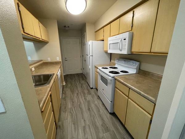 $1,645 / 1hab - 740ft2 - 1 dormitorio, 1 baño, bonita vista a la comunidad, ¡ALQUILER GRATIS EN OCTUBRE!! (Gresham)63831535673473122