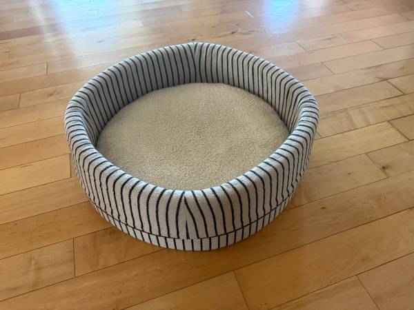 Well made nice Pet Bed 1