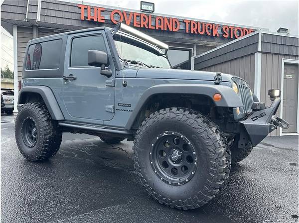 2015 Jeep Wrangler 4x4 4WD elevado, 37 pulgadas, paragolpes metálico, barra de luces, ReGea - $23,977 (The Overland Truck Store)63470763198083121