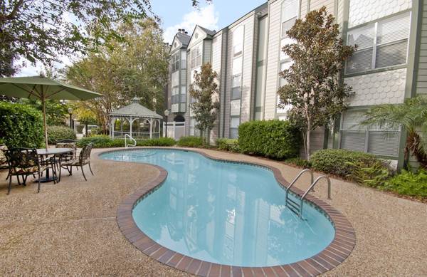 $1,255 / 1br - 899ft2 - Your Apartment Hunt Ends Here! (FAT CITY)63792146164737122
