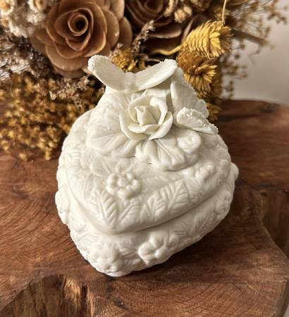 Vintage Collectible Porcelain Floral Trinket Jewelry Box