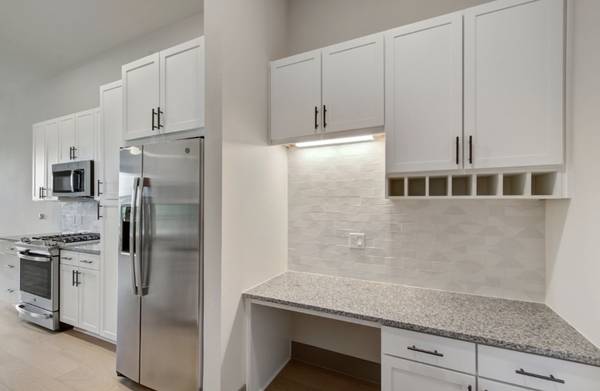 $1,874 / 596ft2 - ESTUDIO GRANDE CON LAVADORA/SECADORA, PISCINA, GIMNASIO, ESTACIONAMIENTO, ETC. (SOLO $1000 DEPÓSITO) (UPTOWN)64305649362817120