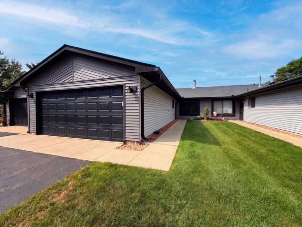 Clean 2bed 1bath available for rent 1