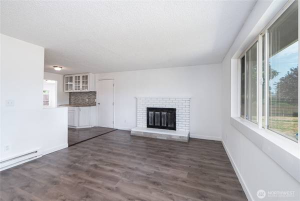 $449,999 / 4br - 1124ft2 - NEW PRICE|OPEN HOUSE |Charming Four-Bedroom With Fenced Backyard Oasis (Lynden)64305500469251123