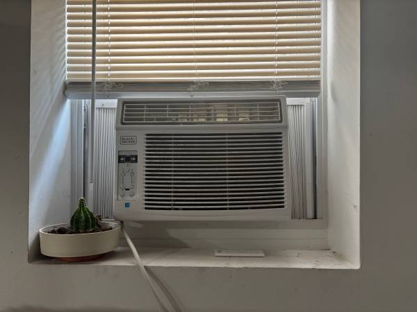 Black & Decker 10000 BTU window air conditioner 1