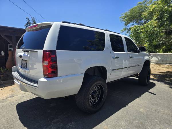 2013 Lifted Suburban 4x4 - $19,500 (Fallbrook)63440881609859123