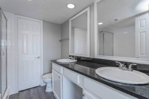 $1,280 / 2br - 925ft2 - Dishwasher, Fitness Center, Bay Windows (9707 Walnut Hl Ln, Dallas, TX)63936353019011121