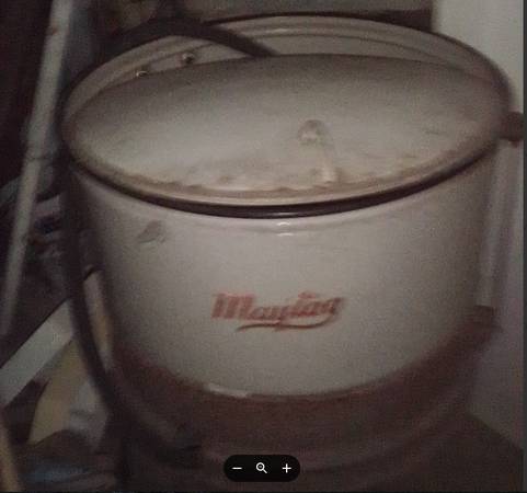 Vintage MayTag washing machine 1