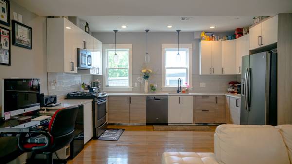 $1,498 / 2br - 1500ft2 - Furnish 1BD + Parking + 3mins walk to MBTA, Close to Seaport &NorthEnd63996407091075121