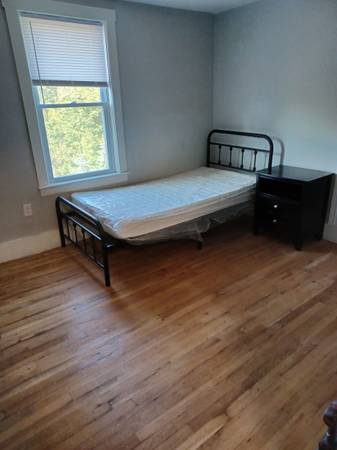 $950 / 5br - 1300ft2 - Furnished room with easy access to everything (Woburn)63996834090883124