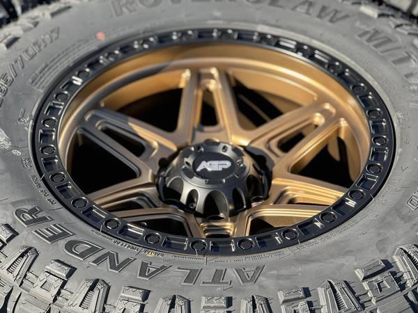 Llantas 17 pulgadas MT para Chevrolet Silverado, GMC Yukon Sierra 1500, aro 6x5.5 - $1.350 (Sacramento)63440114038529123