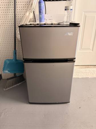 Compact Refrigerator Conserv 19" Mini Fridge With Freezer 3 Cu. 1