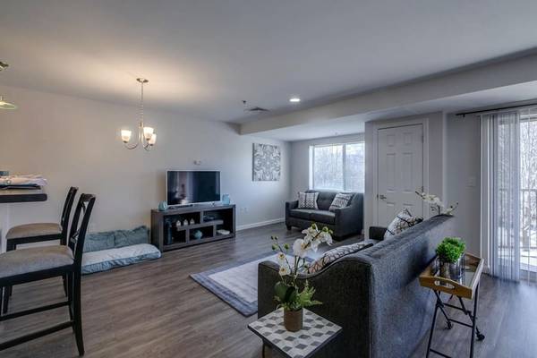 Secure Access, Spacious Walk-in Closets, On-site Management 1