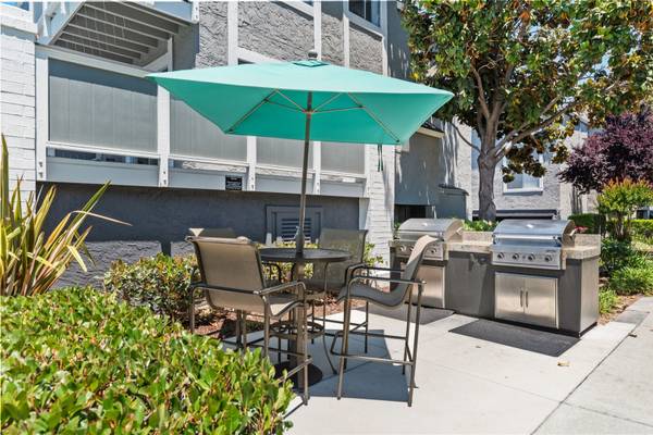 $3,005 / 1br - 816ft2 - Cozy First Floor One Bedroom Apartment Home in Campbell! (campbell)63667889081219124