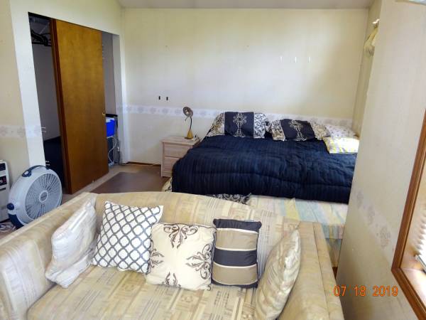 $1,090 / 1br - 650ft2 - Furnished One Bedroom w/private bath.  Utilities Inc. Month to Month (Juanita)63944964500739121