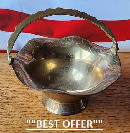 Vintage Ornate Solid Brass Scalloped Rim Etched Pedestal Candy Dish 1