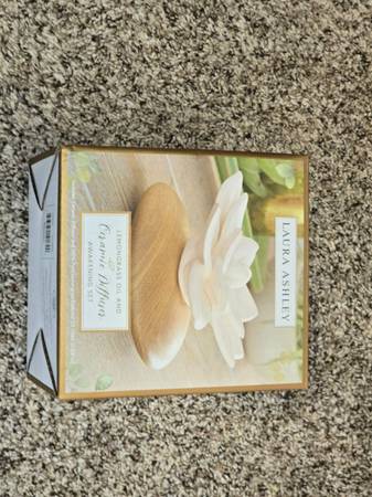 Laura Ashley Lemongrass Oil and Ceramic Diffuser Awakening Set 1