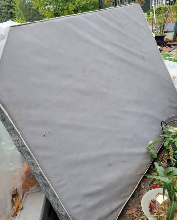 Box Spring, Queen size 1