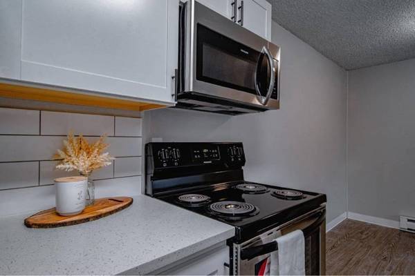$1,960 / 3br - 1875ft2 - Open Floor Plans, Laundry Facility, Pet-Friendly, Baseboard Heaters63794895482883120