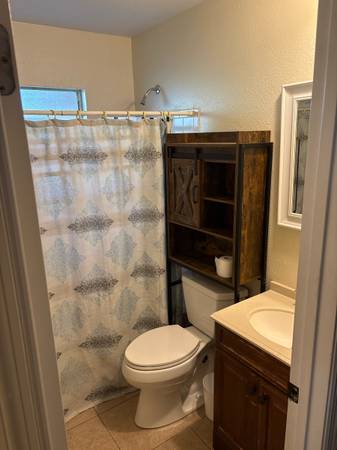 $700 / 3br - Share 3 bedroom house (Palm Bay)63846409054593122