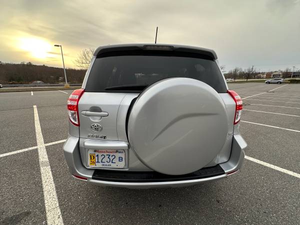 2011 Toyota Rav 4 SUPER CLEAN 1 OWNER!!!! - $9,499 (Northborough)63470757678851122