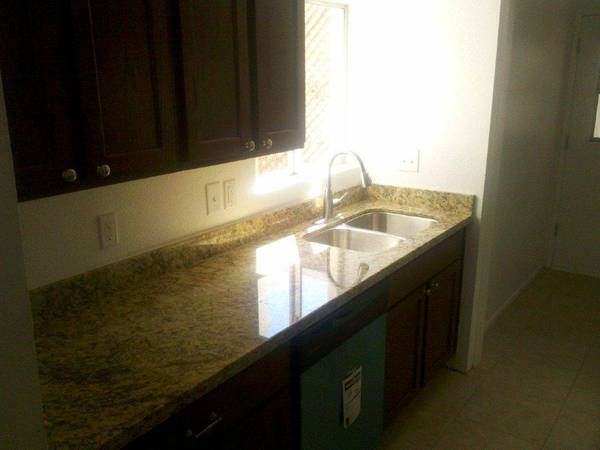 $1,795 / 3br - 1194ft2 - 1002 E Cheryl Dr (Phoenix)63623896384259124