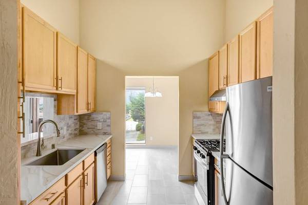 $2,985 / 2br - 900ft2 - Remodeled Beautiful Unit 3060 Sunset Ave #E202 (MARINA)64009500792834120