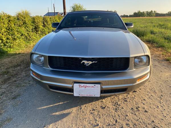 2009 Ford Mustang V6 Convertible - Edición 45.º Aniversario - $8,500 (Orland)63617799456387122
