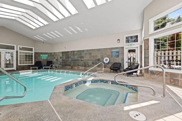 $2,052 / 2br - 970ft2 - Clubhouse, Hard Surface Countertops, Indoor Pool (Kent, King County)63688443876739120