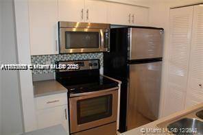 $1,700 / 2br - GATED.. LUSHLY LANDSCAPED CONDO COMMUNITY.. GREAT DEAL. (POMPANO BEACH)64002011849985120