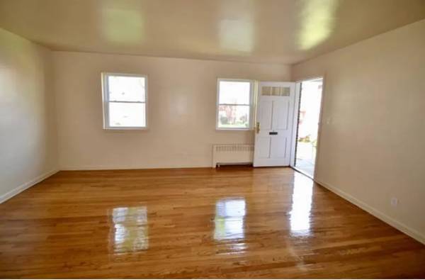 */-Charming second floor, one bedroom apartment at Redfield Village!! 1