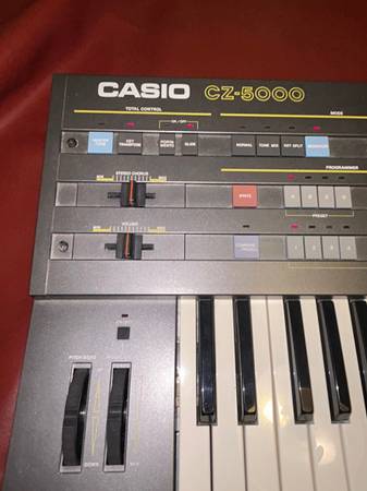 Casio CZ-500 synthesizer with carrying case 1