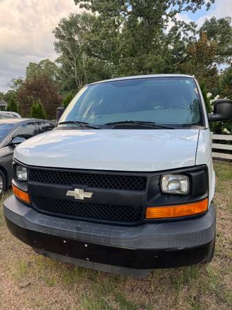 2008 CHEVROLET PASSENGER EXPRESS LT 2500 - $12,50063622014961409123