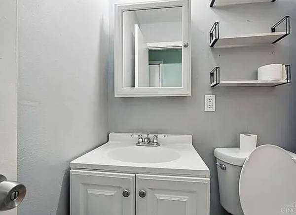 $1,100 / 3br - 962ft2 - Charming Brick Three Bedroom House In Colerain Township (Cincinnati)63974612894210124